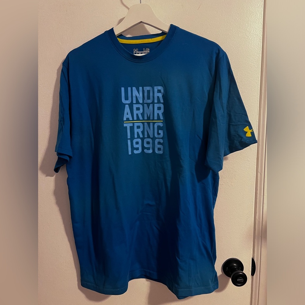 Men’s blue t shirt